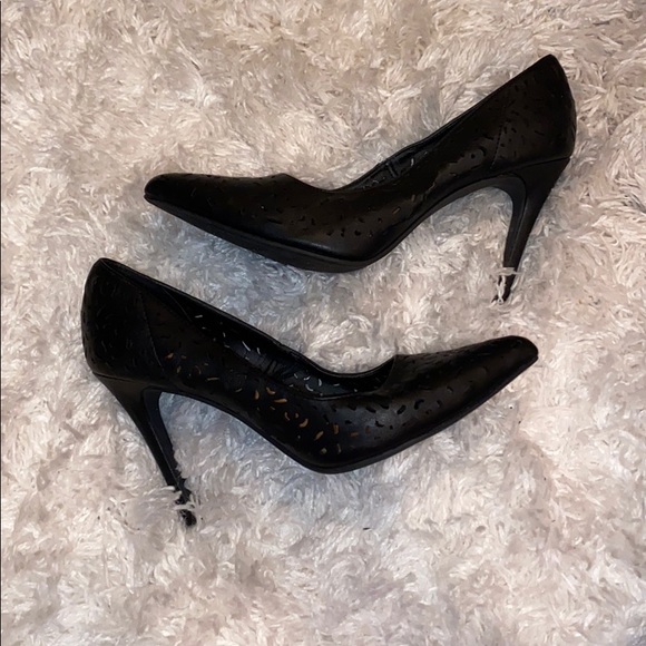 Cut Out Pointed Toe Stiletto - Picture 1 of 5